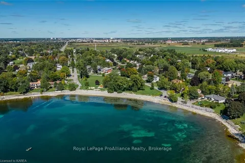 21 CRERAR Blvd, Kingston, ON K7M 3P7