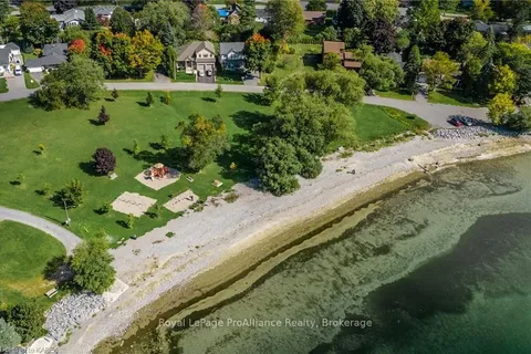 21 CRERAR Blvd, Kingston, ON K7M 3P7