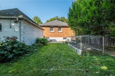 225 REGENT St, Kingston, ON K7L 4K5