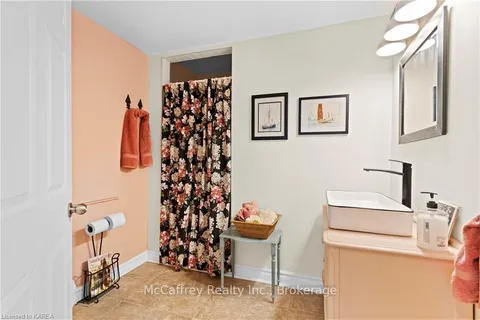 1549 DOYLE Rd, Loyalist, ON K0H 1G0