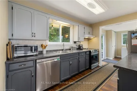 1048 1000 ISLANDS Pkwy, ON K0E 1R0