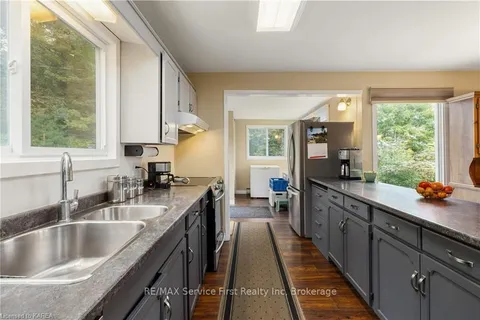 1048 1000 ISLANDS Pkwy, ON K0E 1R0