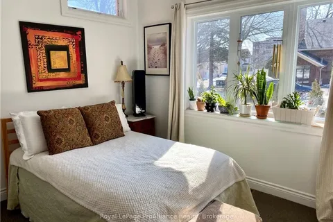 240 NELSON St, Kingston, ON K7K 4M7