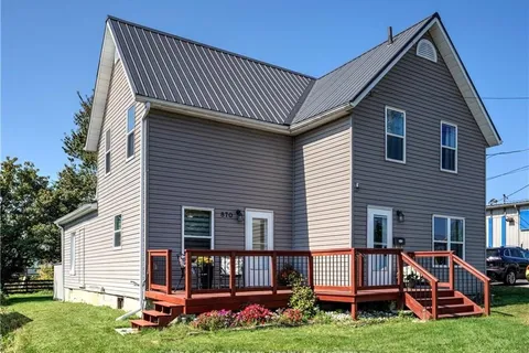 870 STONE St, Gananoque, ON K7G 1Z6