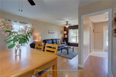 870 STONE St, Gananoque, ON K7G 1Z6