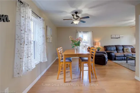 870 STONE St, Gananoque, ON K7G 1Z6