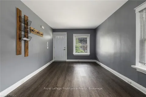 104 TORONTO St, Kingston, ON K7L 4A6