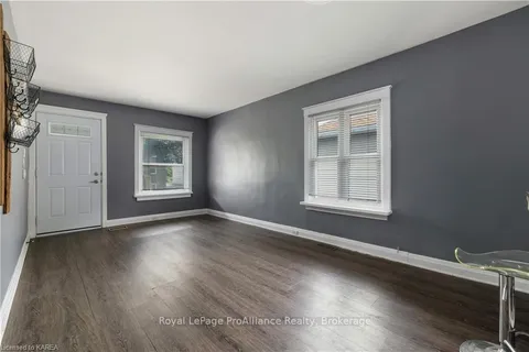 104 TORONTO St, Kingston, ON K7L 4A6