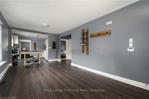 104 TORONTO St, Kingston, ON K7L 4A6