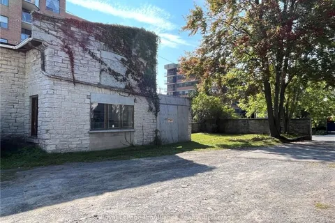 51 GORE St, Kingston, ON K7L 2L1