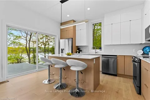 330 NICHOLSON PT Rd, Loyalist, ON K0H 1G0