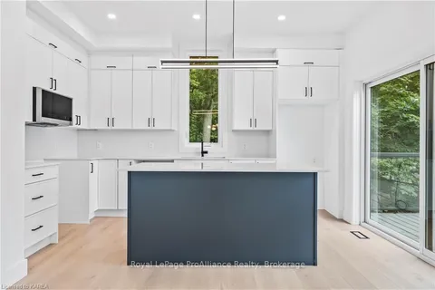 326 NICHOLSON PT Rd, Loyalist, ON K0H 1G0