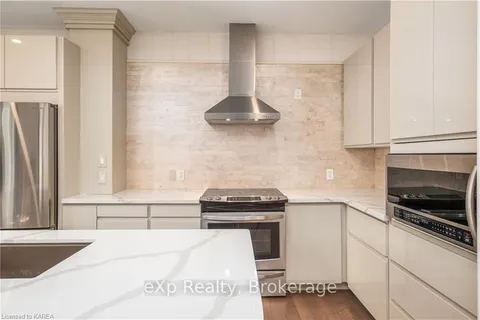 217 CLIPPER Crt, Kingston, ON K7K 0E8