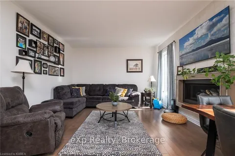 217 CLIPPER Crt, Kingston, ON K7K 0E8