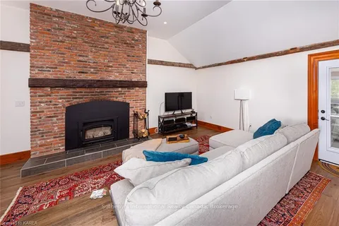 100 DIXIE Rd, Athens, ON K0E 1B0