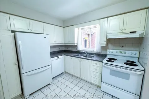 60 WESTLAND St, St. Catharines, ON L2S 3W8