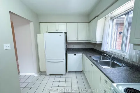 60 WESTLAND St, St. Catharines, ON L2S 3W8