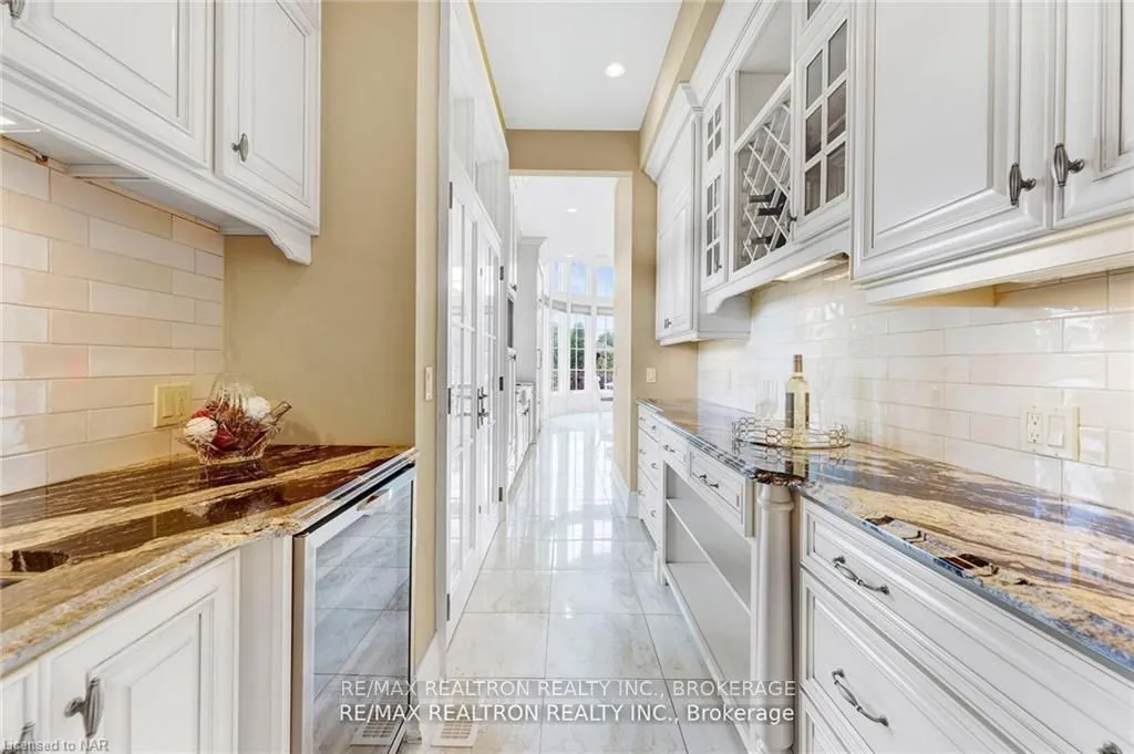 Detached interior view at 3629 NIAGARA RIVER Pkwy Fort Erie