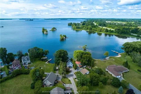 13 STURTIVANS Lane, ON K7G 2V4