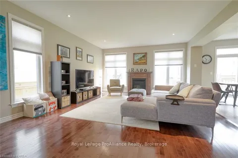 621 HALLOWAY Dr, Kingston, ON K7K 0H5