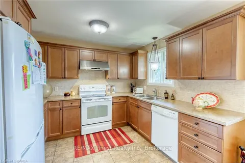 625 LAURIER Blvd, Brockville, ON K6V 6M3