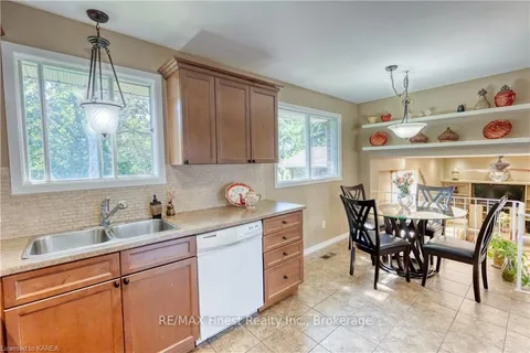 625 LAURIER Blvd, Brockville, ON K6V 6M3