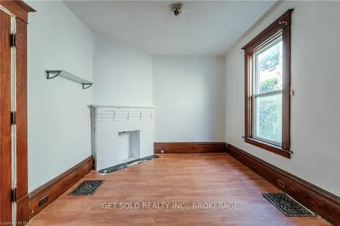 210 LOCK St, ON N1A 1V2