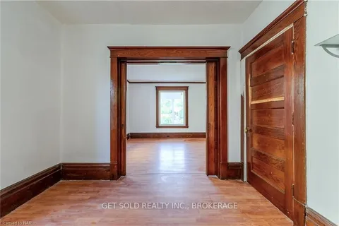 210 LOCK St, ON N1A 1V2