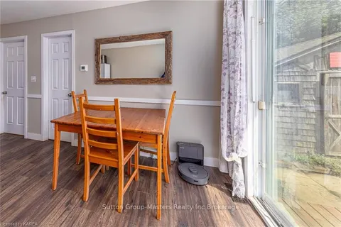 27 CONNAUGHT St, Kingston, ON K7K 4W1