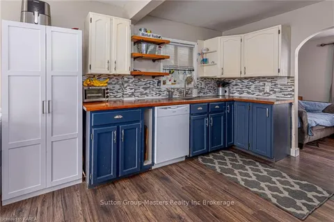 27 CONNAUGHT St, Kingston, ON K7K 4W1