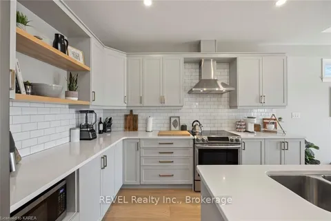 1249 CARFA Cres, Kingston, ON K7P 0M8