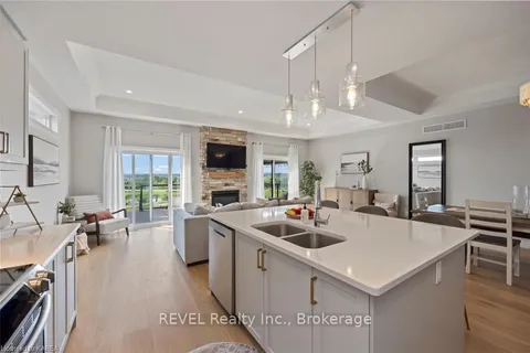 1249 CARFA Cres, Kingston, ON K7P 0M8