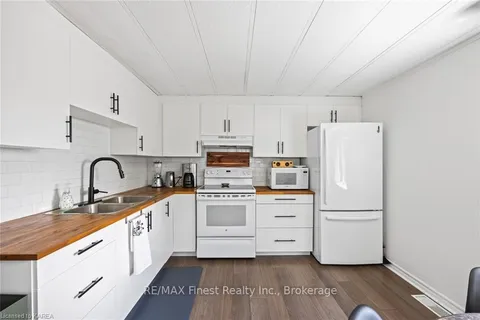 21 HERMES Dr, Kingston, ON K7K 5T3