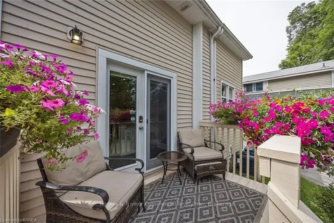 123 MONTREAL St, Kingston, ON K7K 2E9