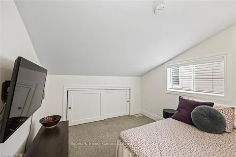 123 MONTREAL St, Kingston, ON K7K 2E9