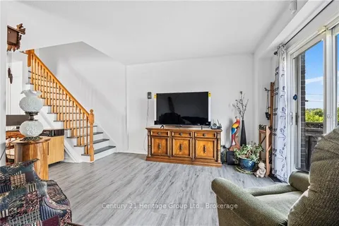 303 CONACHER Dr, Kingston, ON K7K 7J6