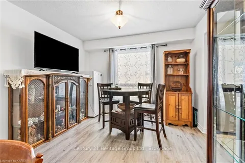 303 CONACHER Dr, Kingston, ON K7K 7J6