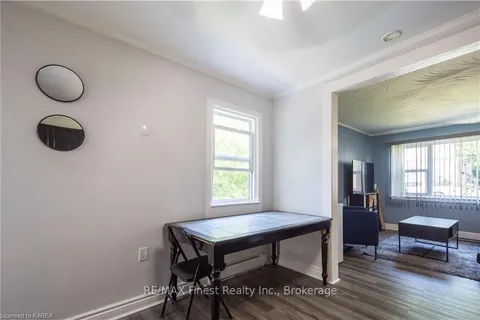 105 WALL St, Quinte West, ON K8V 4K1