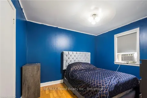 105 WALL St, Quinte West, ON K8V 4K1