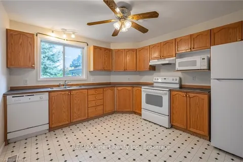 1386 BRACKENWOOD Cres, Kingston, ON K7P 2W4