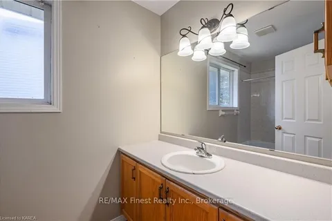 1386 BRACKENWOOD Cres, Kingston, ON K7P 2W4