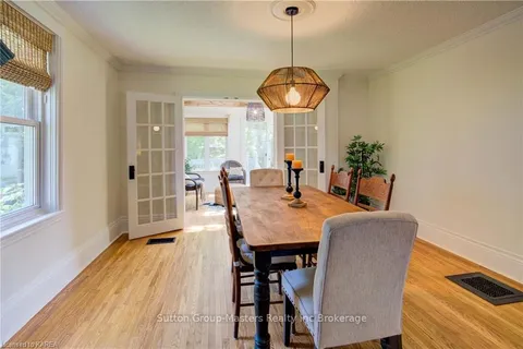 261 ARTHUR St, Gananoque, ON K7G 1B3