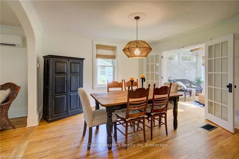 261 ARTHUR St, Gananoque, ON K7G 1B3