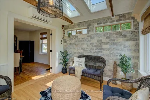 261 ARTHUR St, Gananoque, ON K7G 1B3