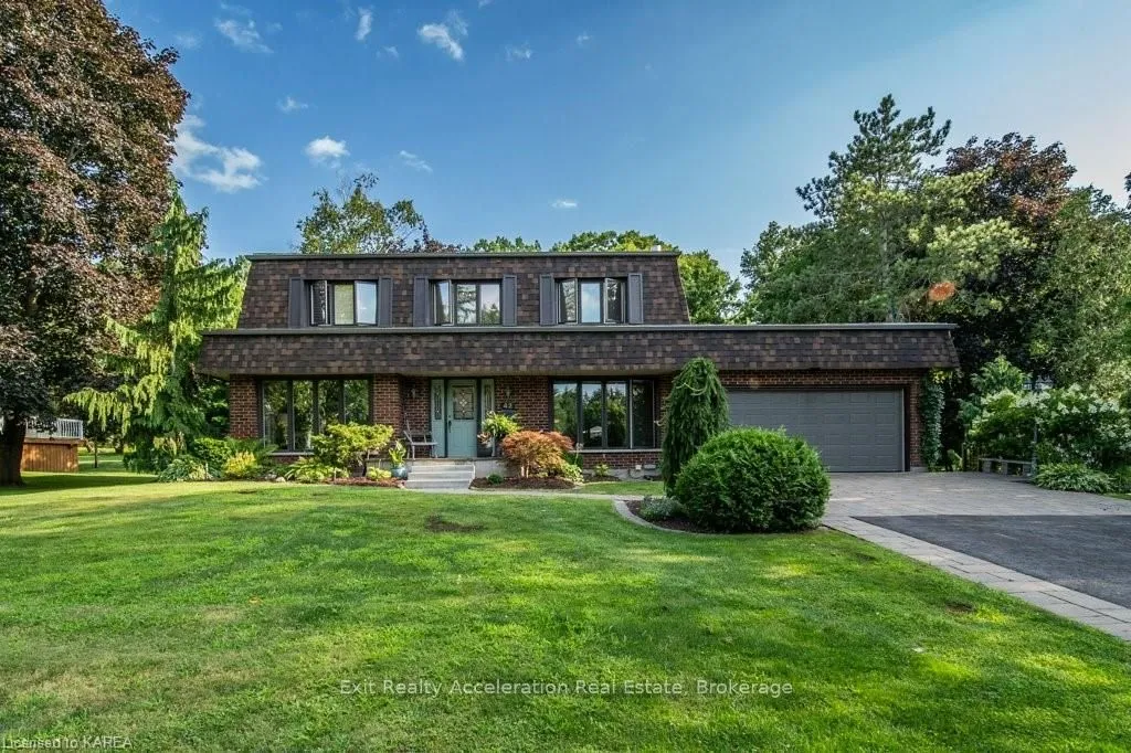 42 EDGEWOOD Dr, Greater Napanee, ON K7R 3K4