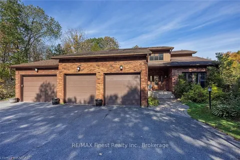 1059 CEDARWOODS Dr, South Frontenac, ON K0H 2W0