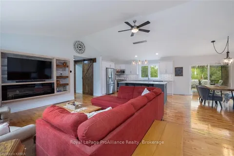 407 DEAN SMITH Rd, South Frontenac, ON K0H 2L0