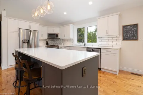 407 DEAN SMITH Rd, South Frontenac, ON K0H 2L0