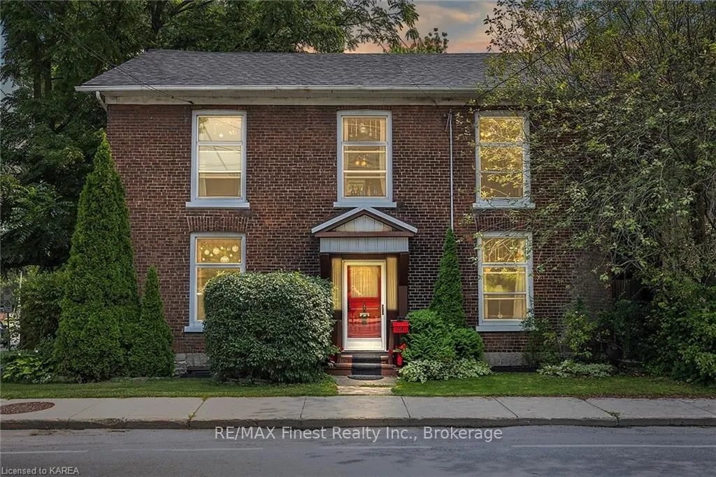 159 MONTREAL St, Kingston, ON K7K 3G2