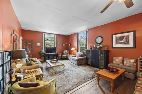 159 MONTREAL St, Kingston, ON K7K 3G2